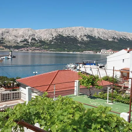 Apartman Mario With Terrace And Sea View Baška